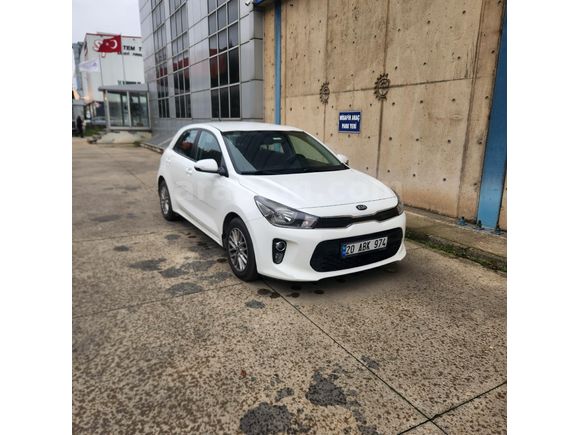 Sahibinden Kia Rio 1.4 CRDi Concept 2017 Model Kocaeli 99.500km Beyaz
