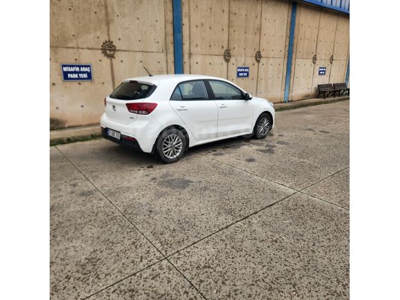 Sahibinden Kia Rio 1.4 CRDi Concept 2017 Model Kocaeli 99.500km Beyaz