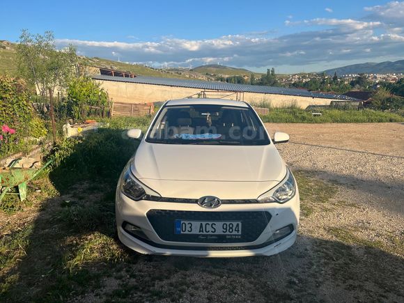 Sahibinden Hyundai i20 1.2 MPI Jump 2015 Model  105.000 km Beyaz