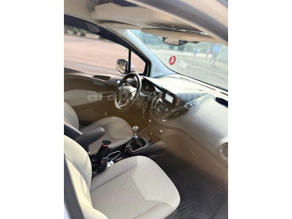 OTOMOBİL RUHSATLİ ETİKETLERİ ÜZERİNDE
