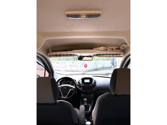 OTOMOBİL RUHSATLİ ETİKETLERİ ÜZERİNDE