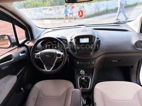 OTOMOBİL RUHSATLİ ETİKETLERİ ÜZERİNDE