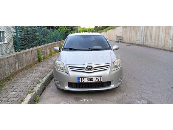 Sahibinden Toyota Auris 1.6 Comfort Extra 2011 Model  175.000 km Gri (Gümüş)