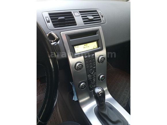 Sahibinden Volvo S40 1.6 2009 Model  145.000 km Beyaz
