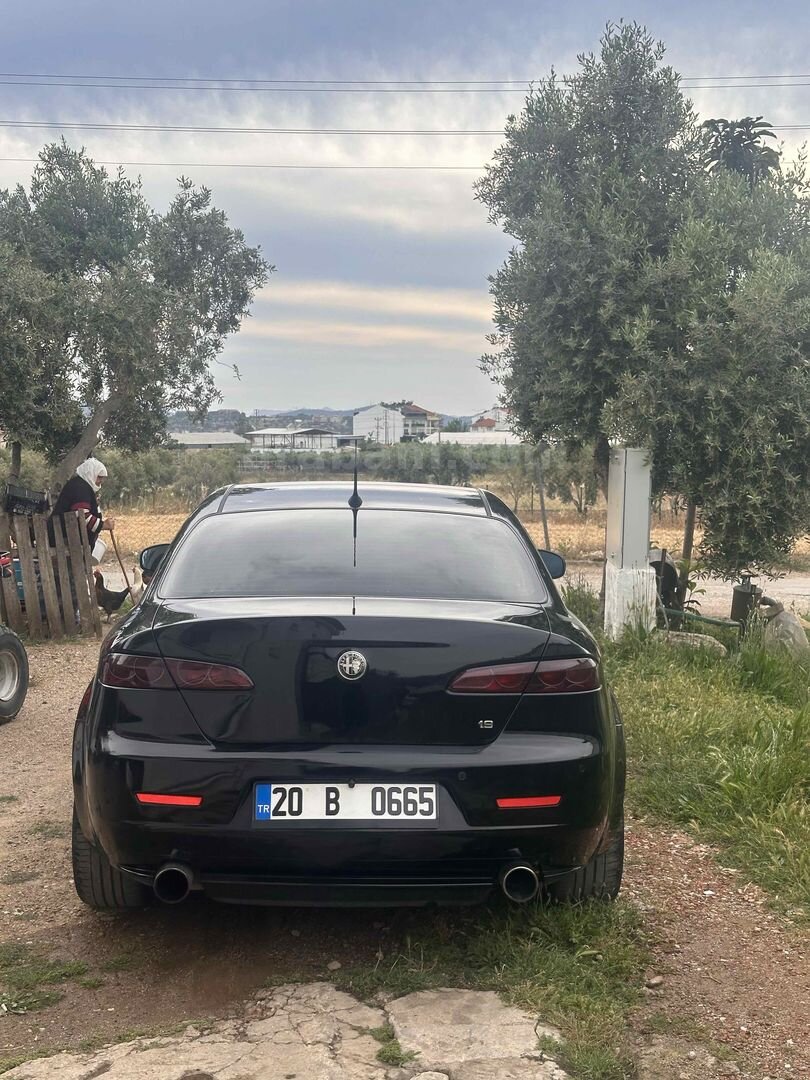 Sahibinden Alfa Romeo 159 1.9 JTD Distinctive 2006 Model Muğla 319.000 km Siyah 6