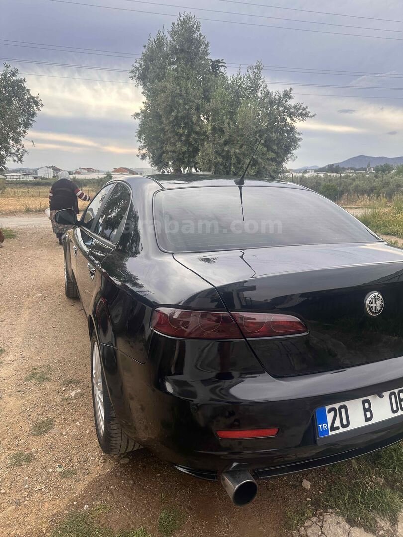Sahibinden Alfa Romeo 159 1.9 JTD Distinctive 2006 Model Muğla 319.000 km Siyah 4