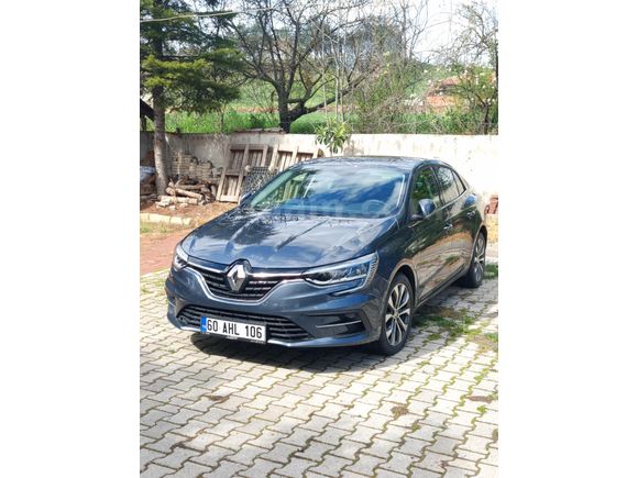 Sahibinden Renault Megane 1.3 TCe Icon 2025 Model  9.000 km Gri (titanyum)