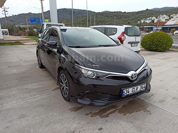 Sahibinden Toyota Auris 1.33 Life 2016 Model  192.000 km Siyah