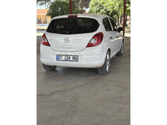 ECZACIDAN TEMİZ SATILIK  OTOMATİK OPEL CORSA