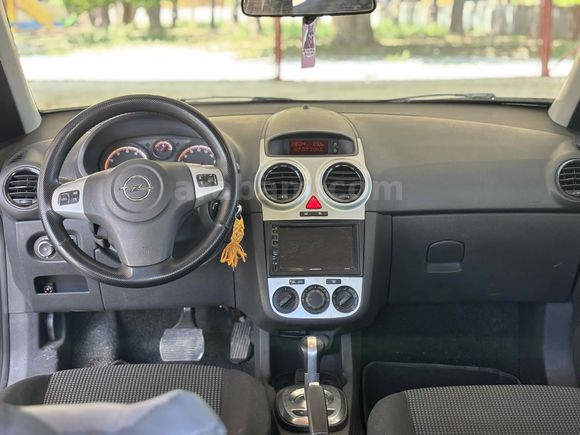 ECZACIDAN TEMİZ SATILIK  OTOMATİK OPEL CORSA