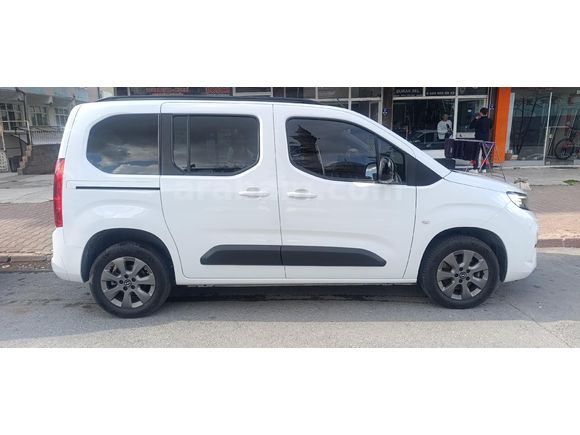 Sahibinden Opel Combo Life 1.5 D Edition 2024 Model