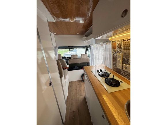 İç dizaynı emsalsiz Motokaravan 