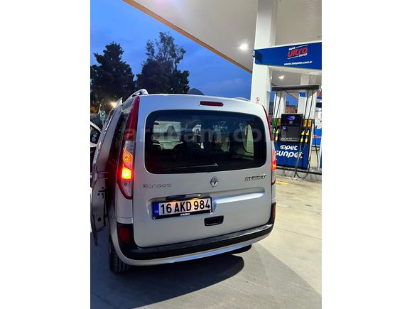 Sahibinden Renault Kangoo Multix 1.5 dCi Touch 2014 Model  300.000 km Gri (Gümüş)