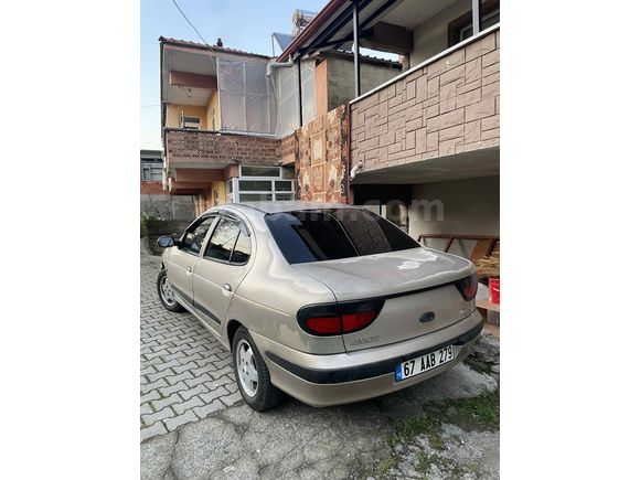 Sahibinden Renault Megane 2.0 RXE 1998 Model 