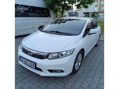 Sahibinden Honda Civic 1.6i VTEC Dream Kazasız boyasız 2014 Model  190.000 km Beyaz