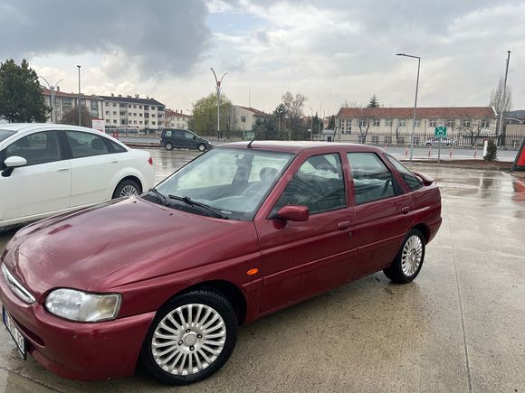 Ford Escort 1.8 CLX 1996 Model 