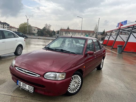 Ford Escort 1.8 CLX 1996 Model 