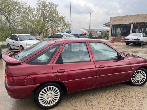 Ford Escort 1.8 CLX 1996 Model 