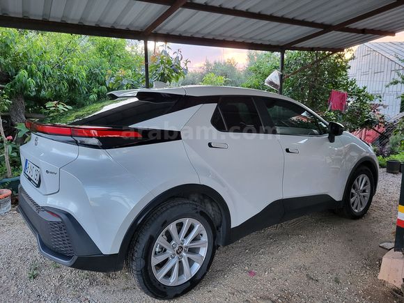 SIFIR TADINDA Sahibinden Toyota C-HR 1.8 Hybrid Flame 2025 Model 
