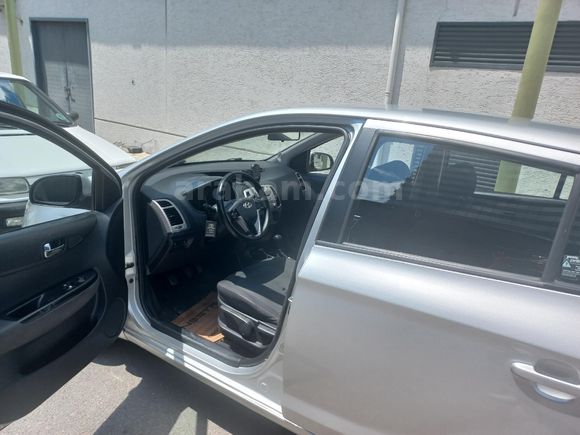 Sahibinden Hyundai i20 1.4 CVVT Team 2010 Model