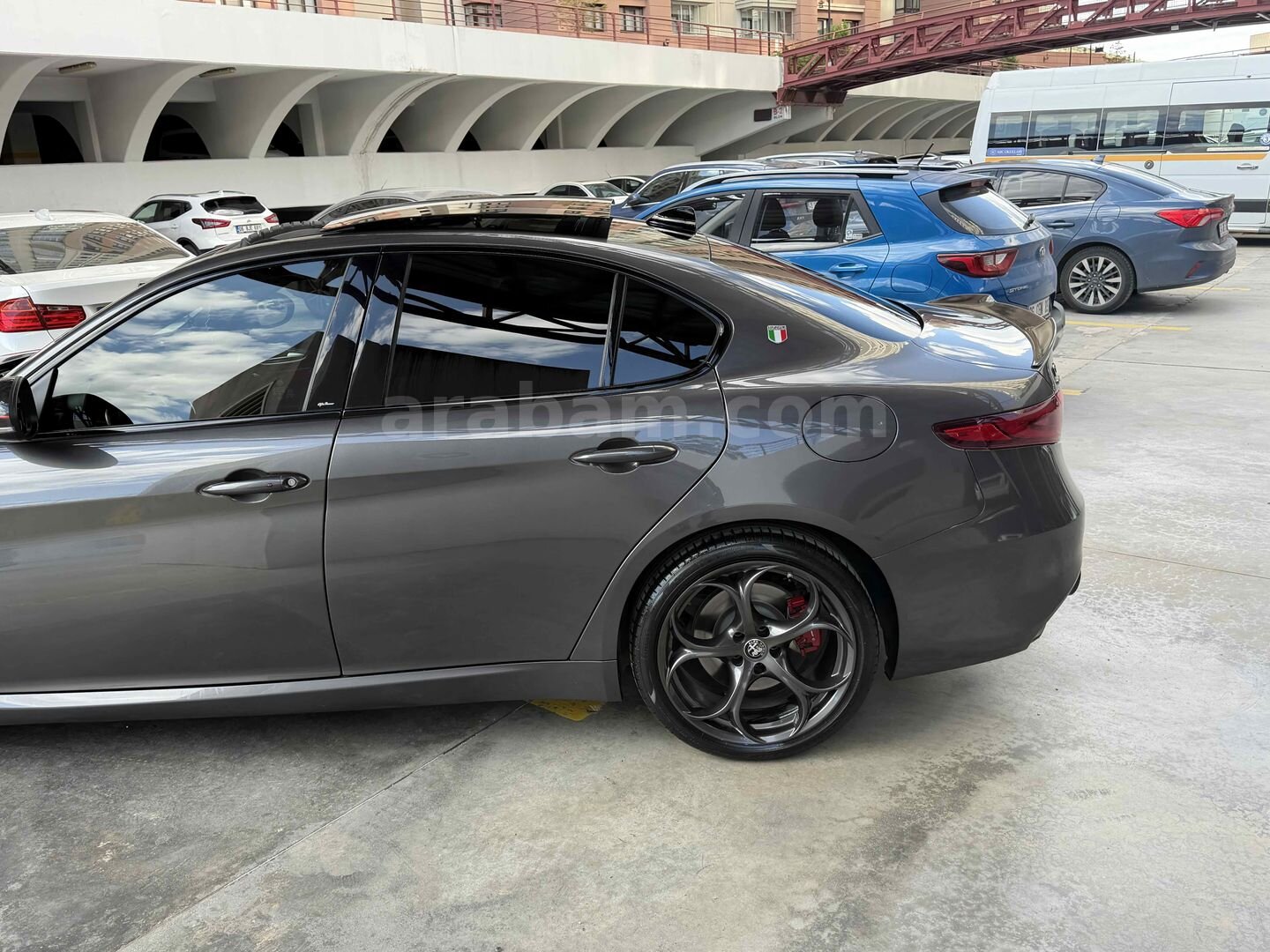 Sahibinden Alfa Romeo Giulia 2.0 T Veloce 2022 Model Ankara 18.000 km Füme 3