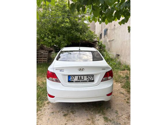 Sahibinden Hyundai Accent Blue 1.6 CRDI Mode Plus 2014 Model 
