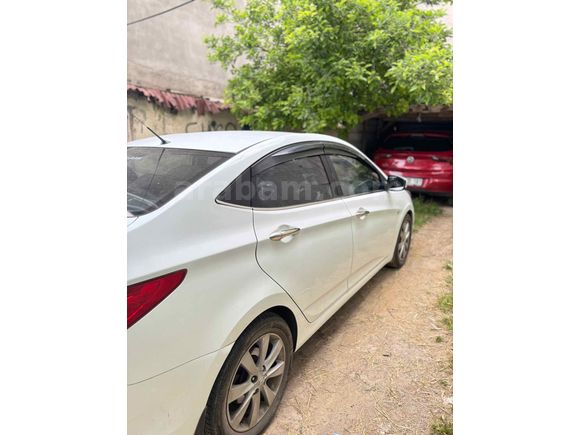 Sahibinden Hyundai Accent Blue 1.6 CRDI Mode Plus 2014 Model 