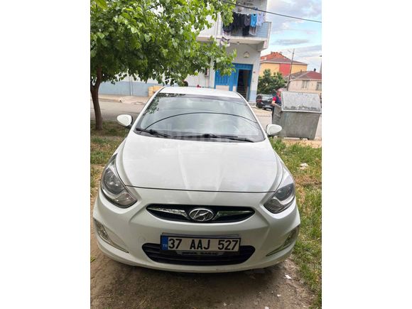 Sahibinden Hyundai Accent Blue 1.6 CRDI Mode Plus 2014 Model 
