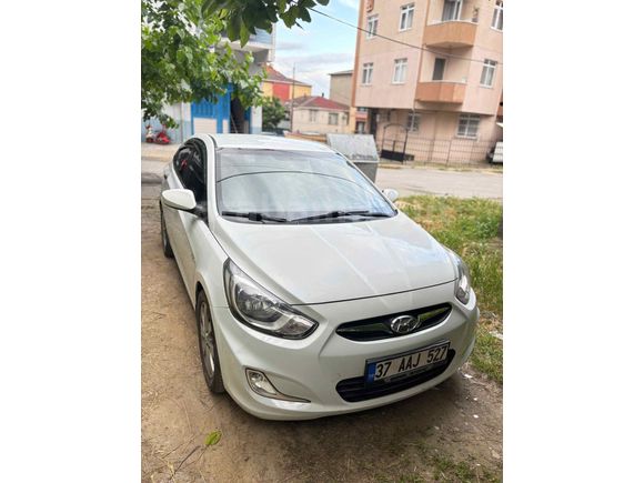 Sahibinden Hyundai Accent Blue 1.6 CRDI Mode Plus 2014 Model 