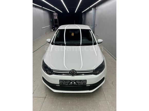 Sahibinden Volkswagen Polo 1.4 TDi Trendline 2015 Model  129.000 km Beyaz