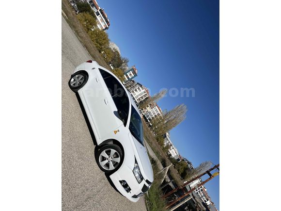 Sahibinden Chevrolet Cruze 1.6 Design Edition Plus 2011 Model  192.000 km Beyaz