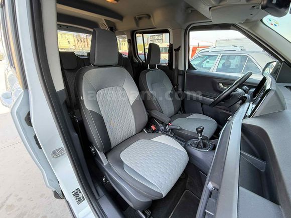 Galeriden Ford Tourneo Courier 1.5 EcoBlue Titanium 2025 Model Antalya