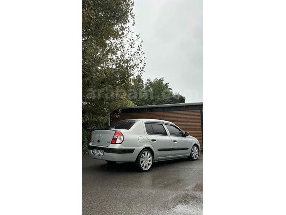 Servis çalışanından bakımlı clio 2