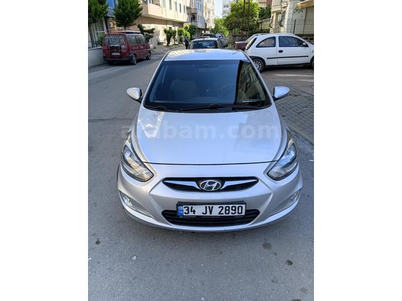 Sahibinden Hyundai Accent Blue 1.6 CRDI Mode Plus 2012 Model  143.200 km Gri (Gümüş)