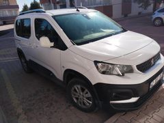 temiz hatasız isteyene  Peugeot Rifter 1.5 BlueHDI Active Pro 2021 Model  183.000 km Beyaz