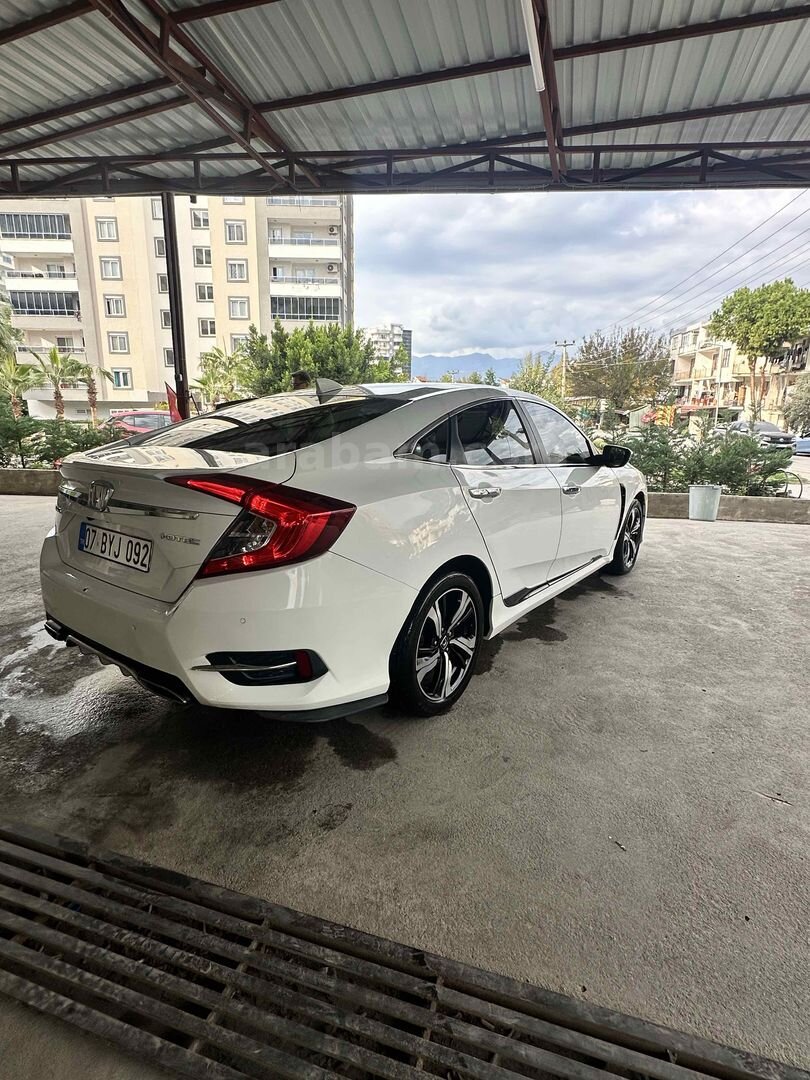 Sahibinden Honda Civic 1.6i DTEC Executive 2018 Model Antalya 168.500 km Beyaz 7
