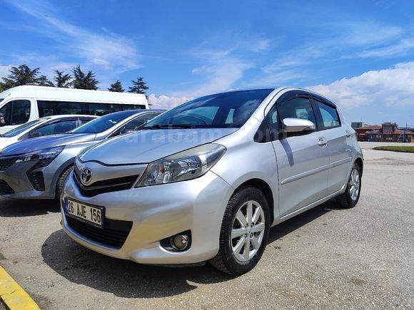 Sahibinden Toyota Yaris 1.33 Style 2012 Model  82.000 km Gri (Gümüş)