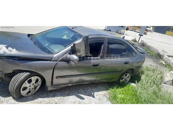 1998 model çıtır hasarlı laguna