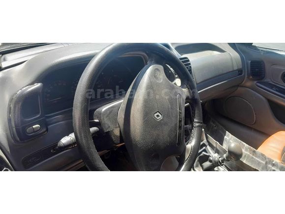 1998 model çıtır hasarlı laguna