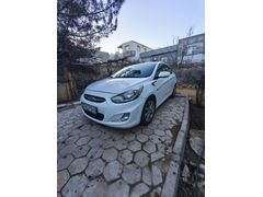Sahibinden Hyundai Accent Blue 1.6 CRDI 2014 Model  300900 km Beyaz