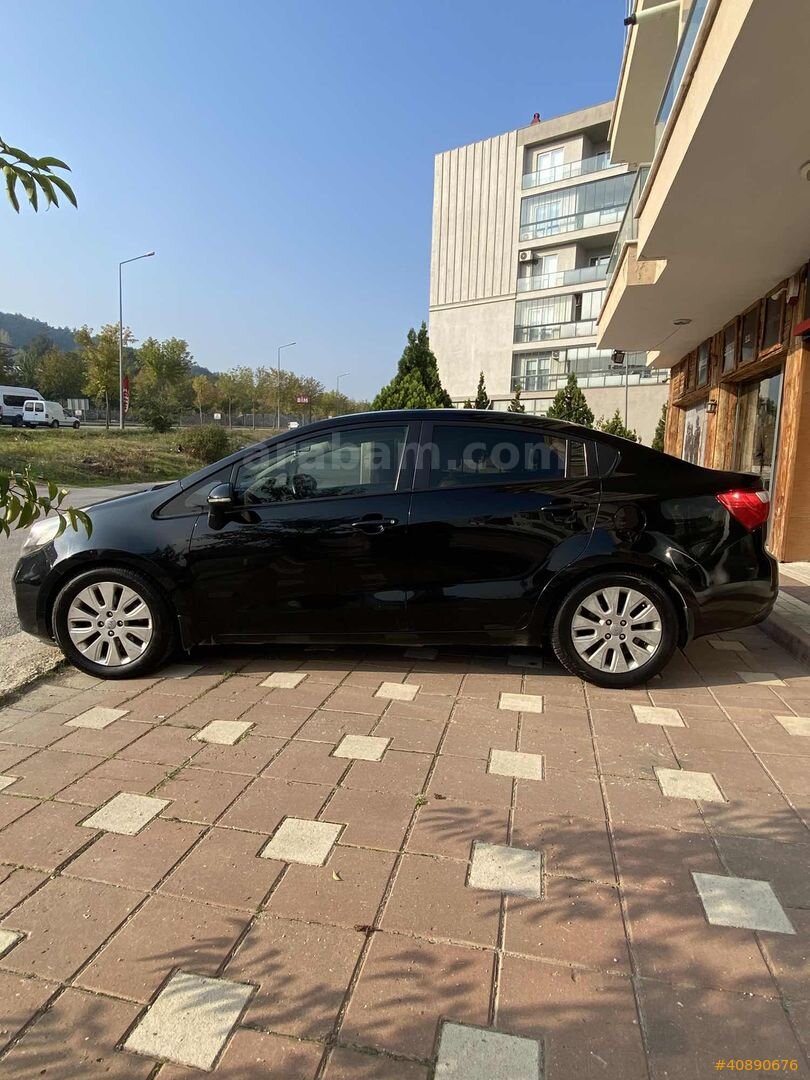 HATASIZ BOYASIZ DEĞİŞENSİZ SEDAN KİA RİO FANCY 3