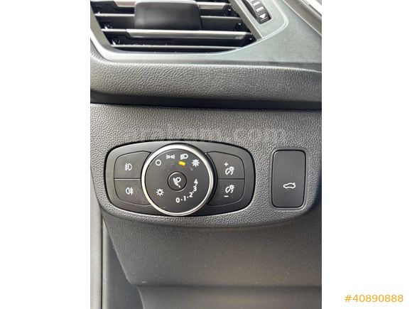 ÖNSAY OTOMOTİV 2025 FORD FOCUS 1.5 ECOBLUE 8500 KM HTSIZ GARANTİ