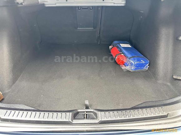 ÖNSAY OTOMOTİV 2025 FORD FOCUS 1.5 ECOBLUE 8500 KM HTSIZ GARANTİ