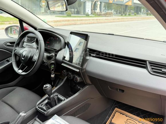 75 BİN KMDE 2022 MODEL RENAULT CLİO BENZİN HATASIZ TESLA EKRAN