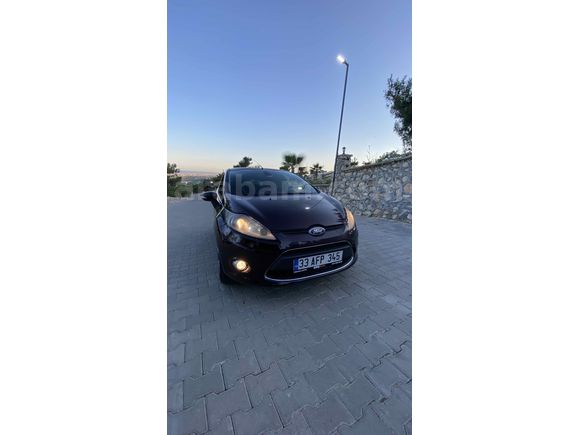 Sahibinden Ford Fiesta 1.4 TDCi Titanium 2011 Model  273.000 km Bordo