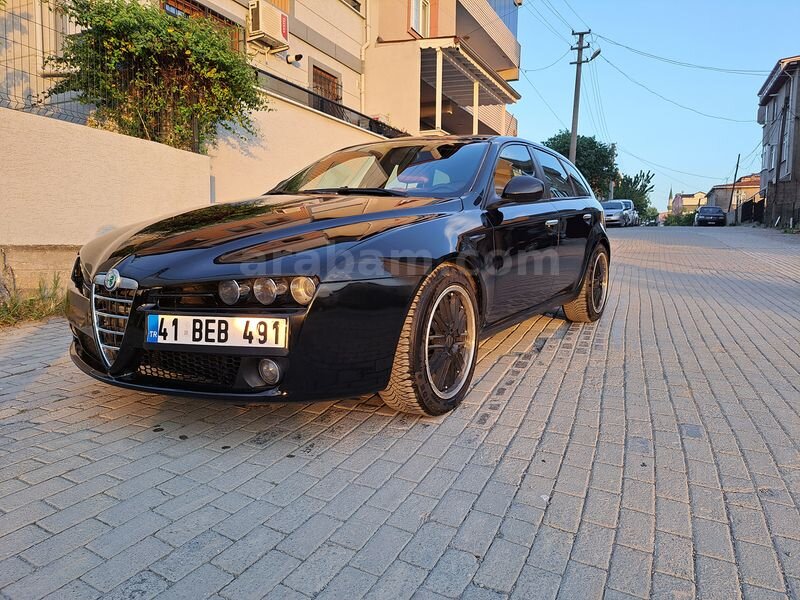 Sahibinden Alfa Romeo 159 1.9 JTD Distinctive 2007 Model Kocaeli 273.000 km Siyah