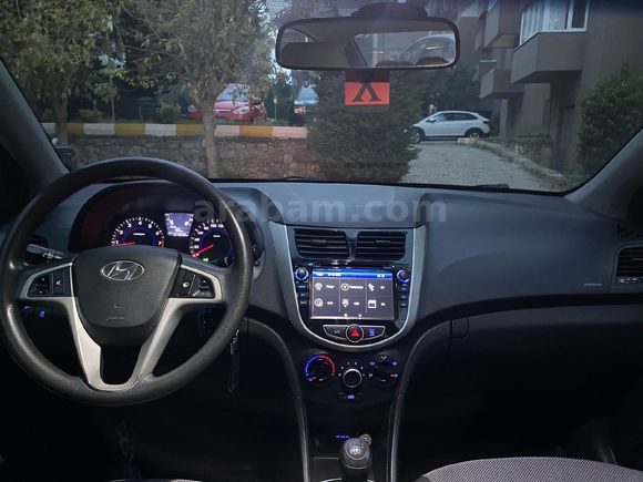 Sahibinden Hyundai Accent Blue 1.4 CVVT Mode 2011 Model  160.000 km Gri