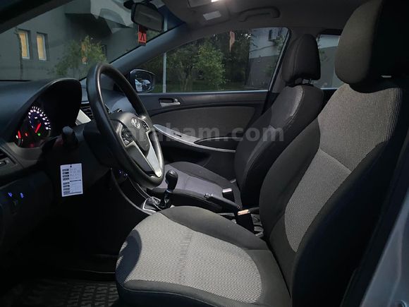 Sahibinden Hyundai Accent Blue 1.4 CVVT Mode 2011 Model  160.000 km Gri