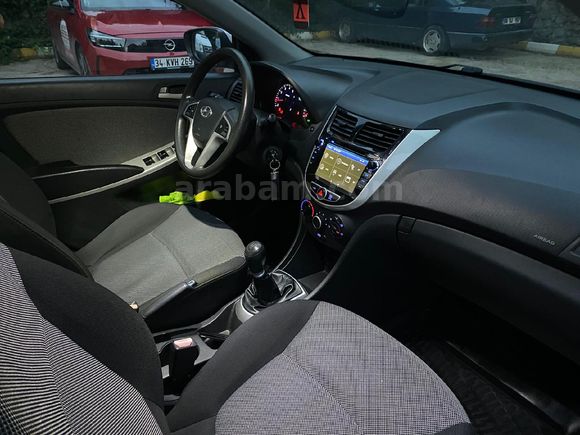 Sahibinden Hyundai Accent Blue 1.4 CVVT Mode 2011 Model  160.000 km Gri