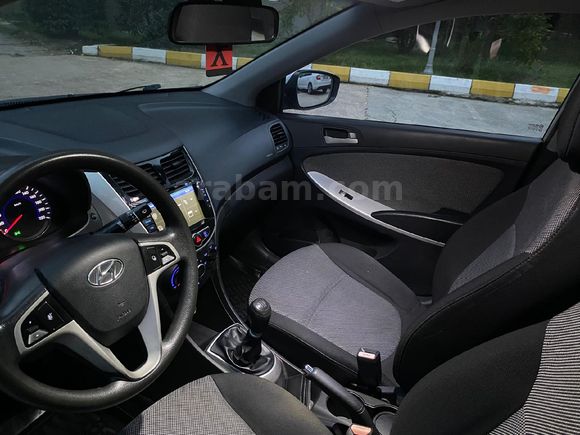 Sahibinden Hyundai Accent Blue 1.4 CVVT Mode 2011 Model  160.000 km Gri